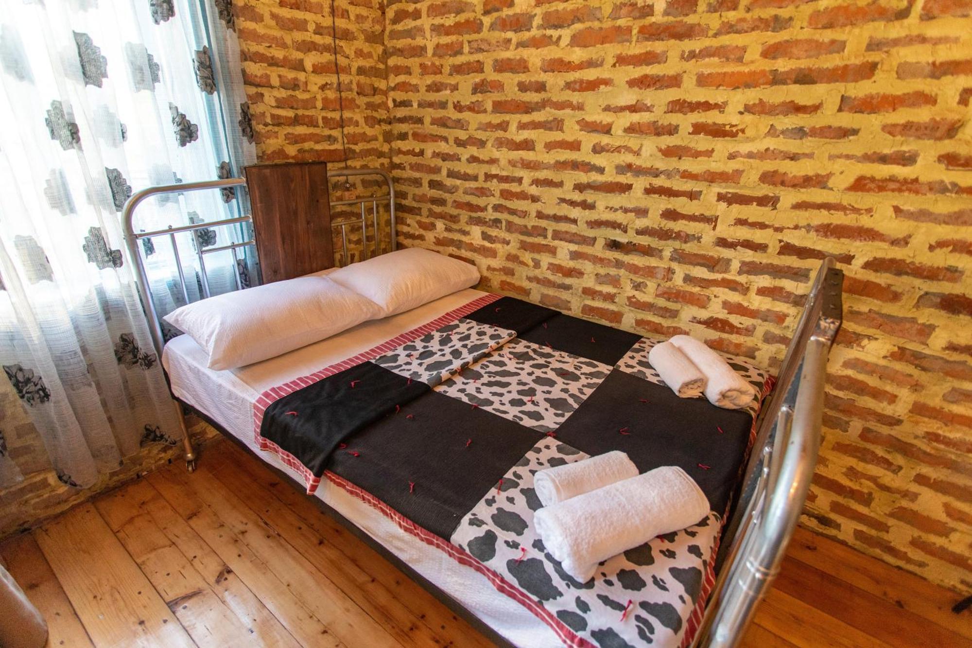 Book Hotel Koutaïssi Extérieur photo