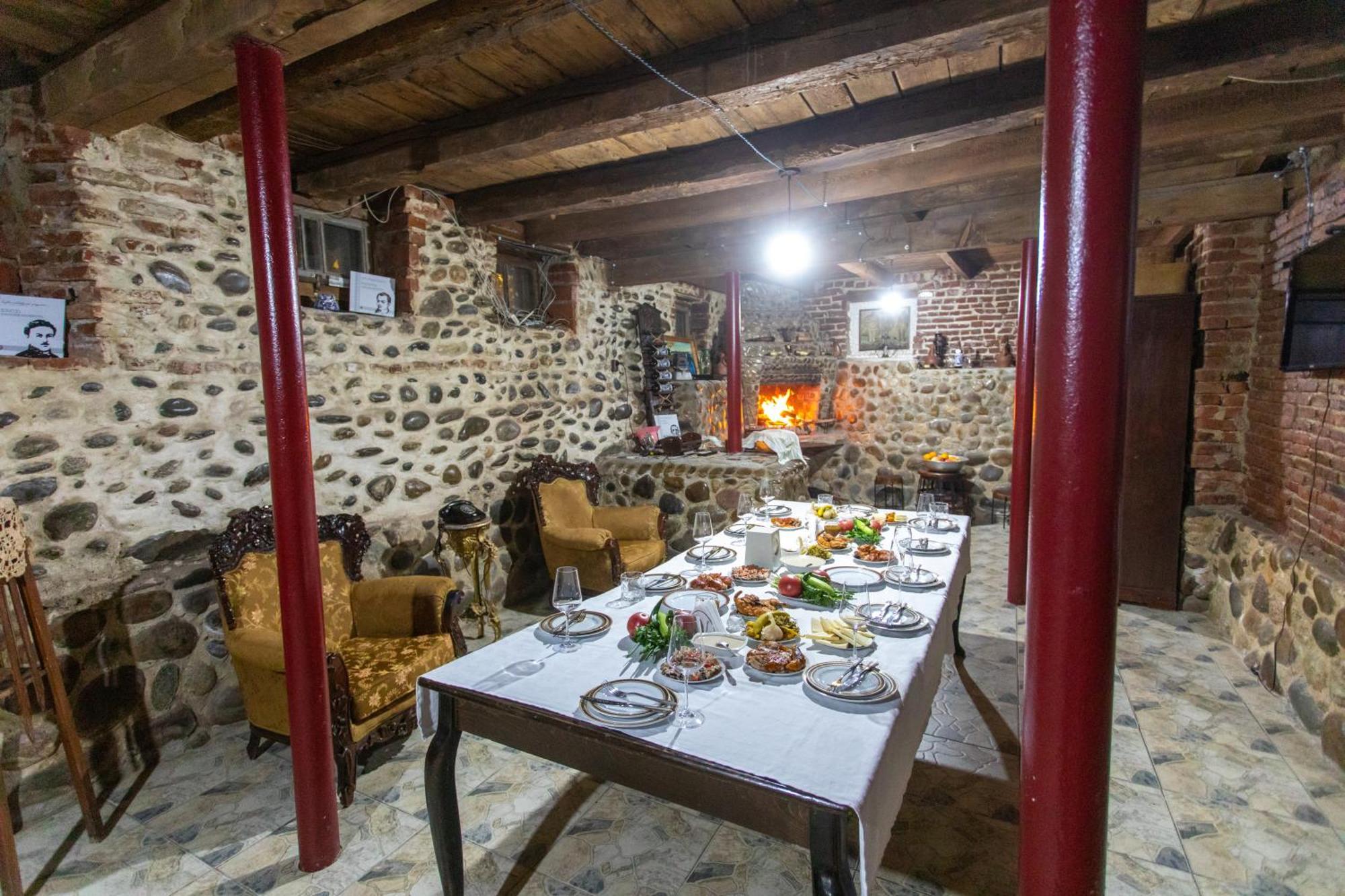 Book Hotel Koutaïssi Extérieur photo