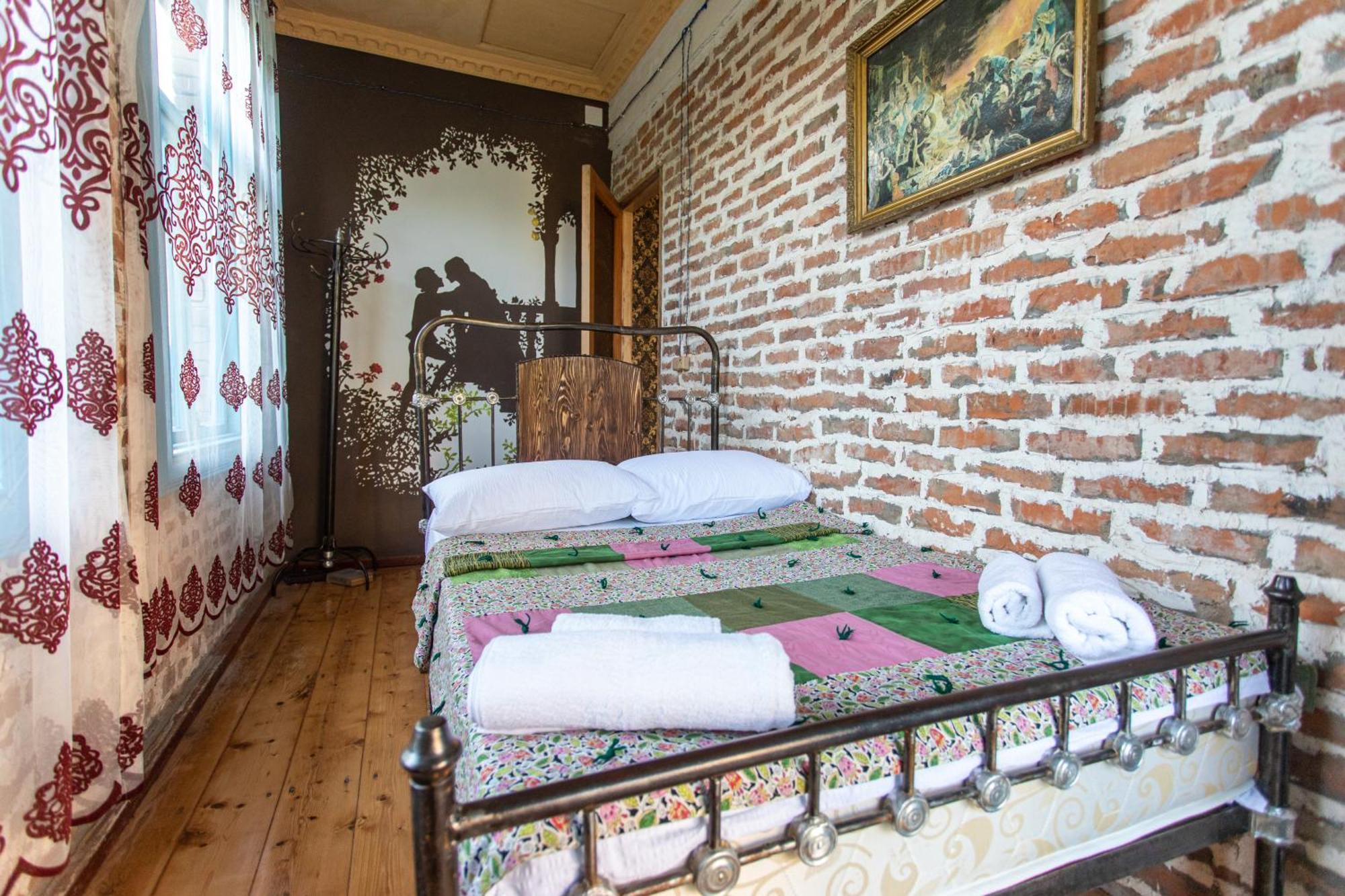 Book Hotel Koutaïssi Extérieur photo