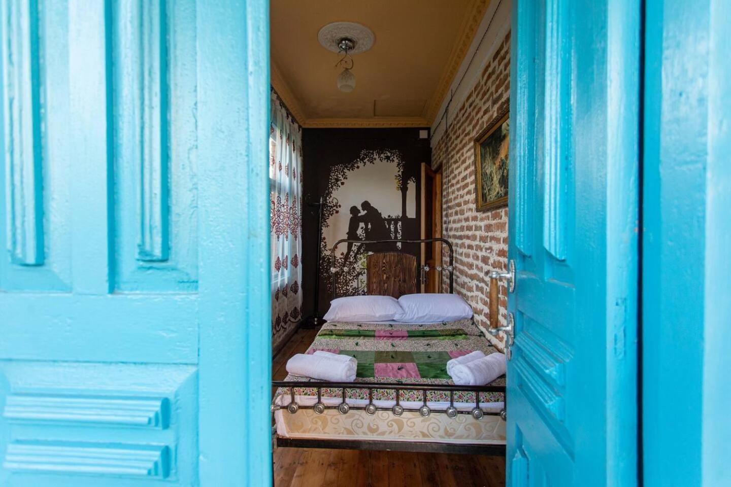 Book Hotel Koutaïssi Extérieur photo